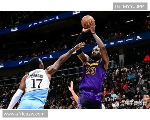 湖人力克老鹰，詹姆斯高效砍下25分